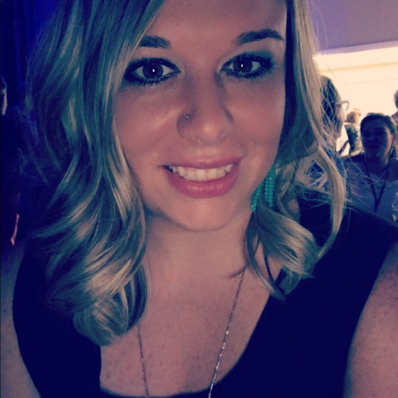 Meet your Posher, Kaitlyn - Picture 4 of 6